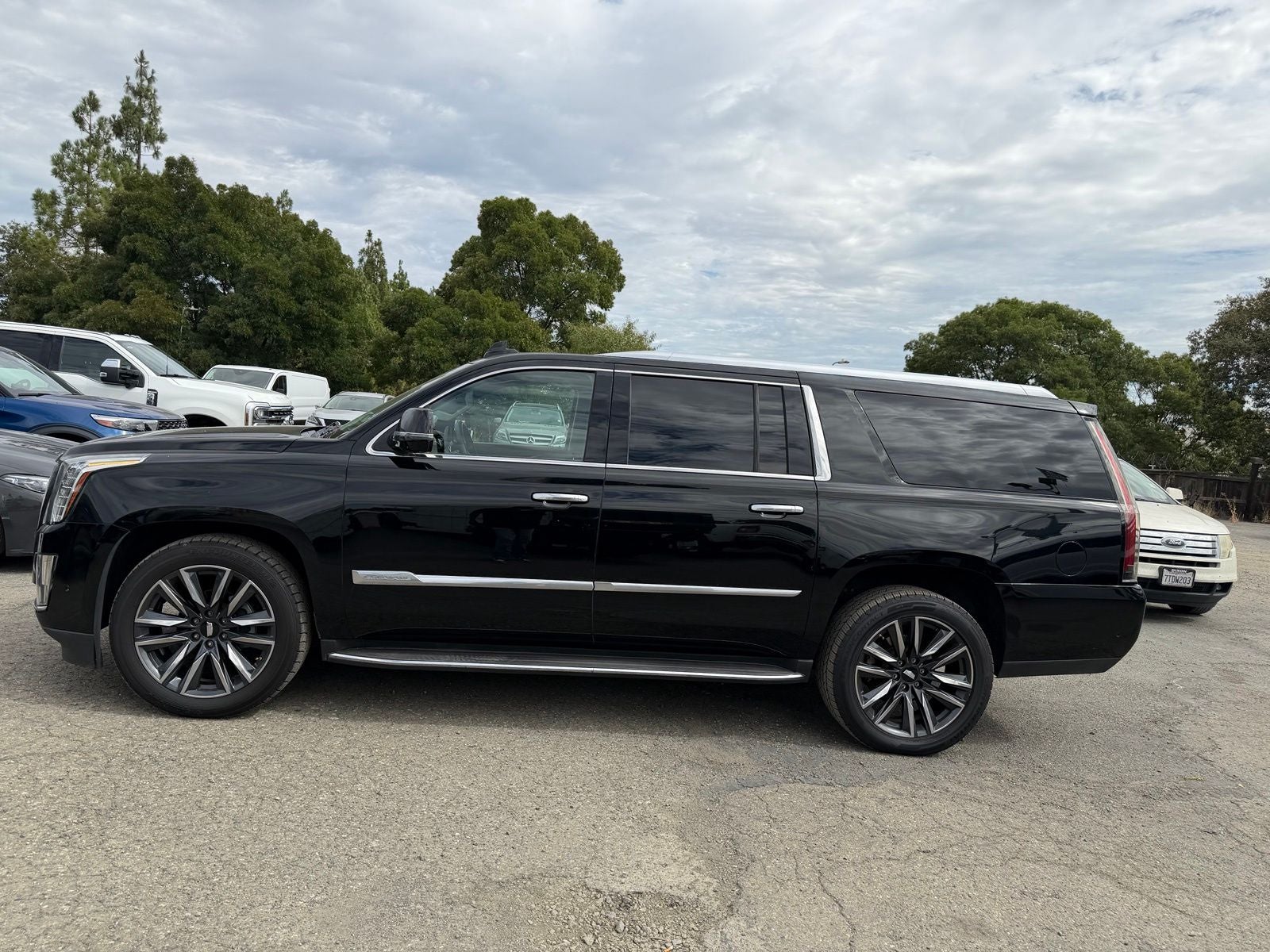 cadillac escalade esv 2017 1GYS3HKJ6HR110010 image cadillac escalade esv 2017 1GYS3HKJ6HR110010 image